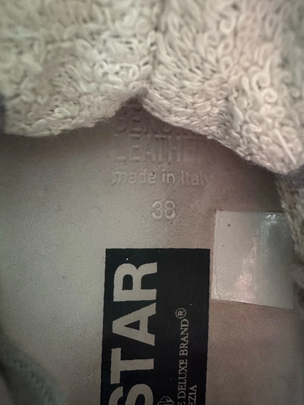 Golden Goose Mid/Star Metallic Silver Low-Top Sneakers - Picture 6 of 6